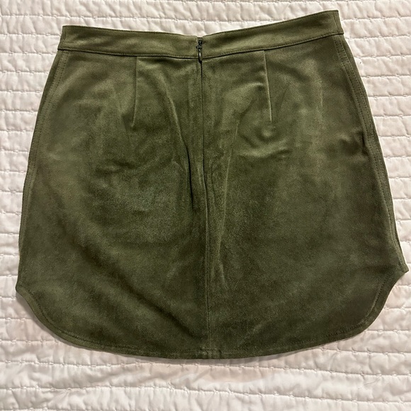 🔥BCBGMAXAZRIA Green Faux Suede Mini Skirt - Size: XXS - Picture 5 of 8